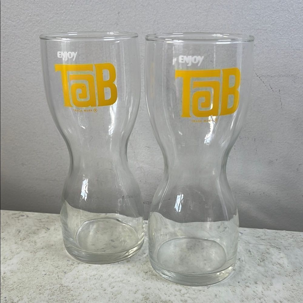Enjoy TaB Vintage Hourglass Glass Set From the 70’s